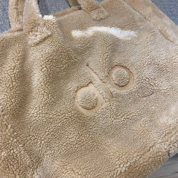 ALO Yoga Beige Sherpa Tote - Picture 3 of 5
